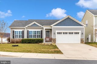 210 AYLESBURY LN, Martinsburg, WV 25403