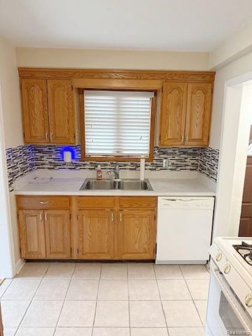 22835 Buckingham Street, Dearborn, MI 48128