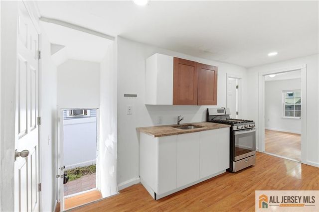 15 S Ward Street, New Brunswick, NJ 08901