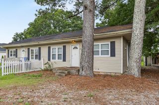 209 W Bridgers Street, Burgaw, NC 28425
