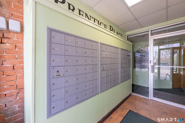 319 New Britain Road APT 215, Berlin, CT 06037