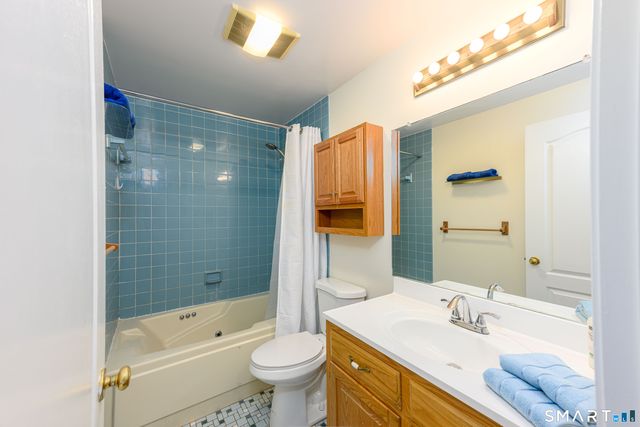 319 New Britain Road APT 215, Berlin, CT 06037