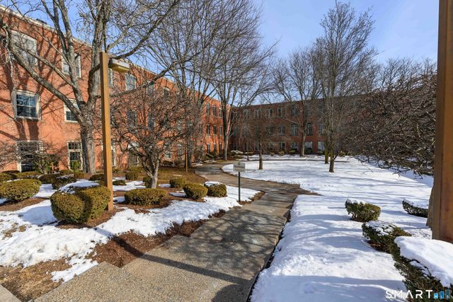 319 New Britain Road APT 215, Berlin, CT 06037