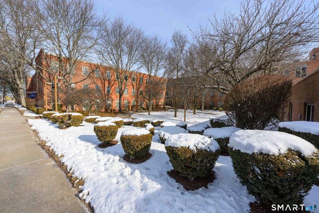 319 New Britain Road APT 215, Berlin, CT 06037