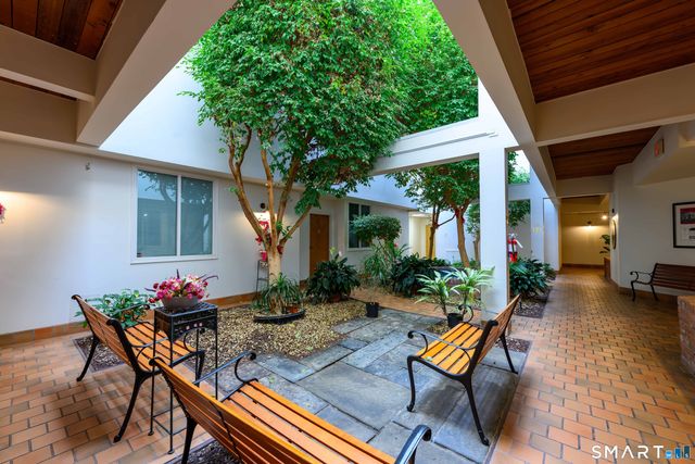 319 New Britain Road APT 215, Berlin, CT 06037