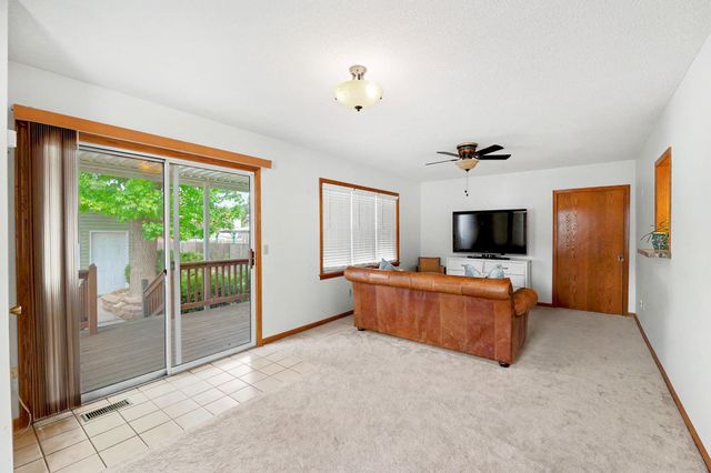 915 N Perry Ave, Wichita, KS 67203