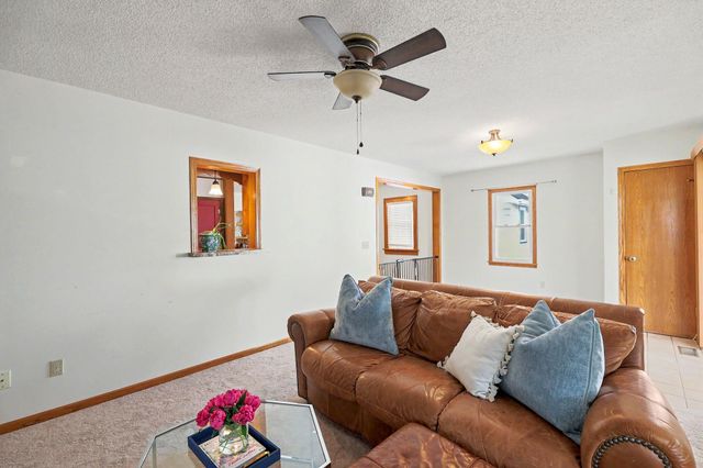 915 N Perry Ave, Wichita, KS 67203