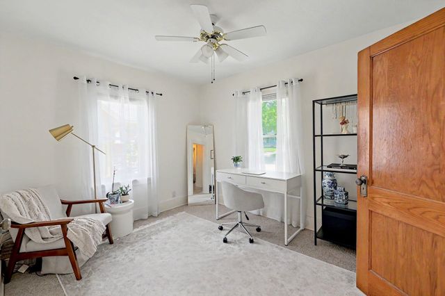 915 N Perry Ave, Wichita, KS 67203