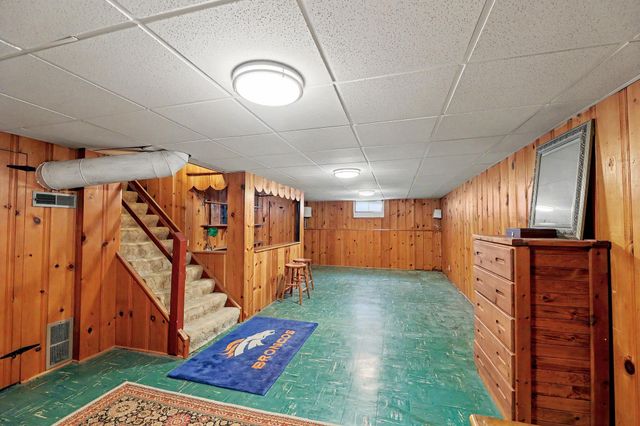 915 N Perry Ave, Wichita, KS 67203