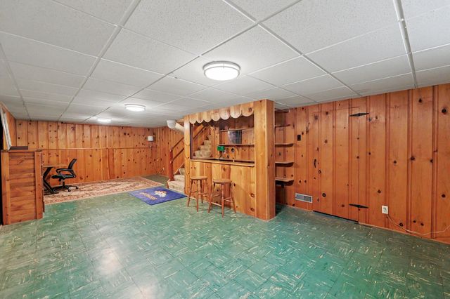 915 N Perry Ave, Wichita, KS 67203