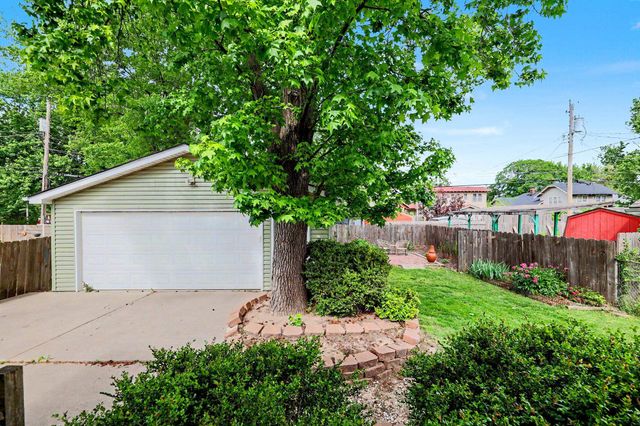 915 N Perry Ave, Wichita, KS 67203