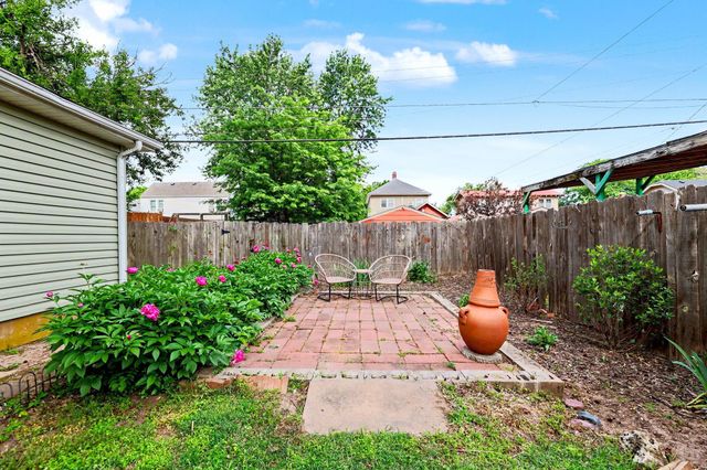 915 N Perry Ave, Wichita, KS 67203