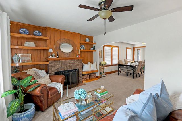 915 N Perry Ave, Wichita, KS 67203
