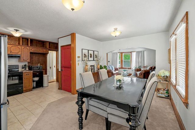 915 N Perry Ave, Wichita, KS 67203