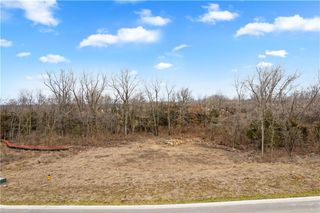 2215 Wallace Way, Stilwell, KS 66085