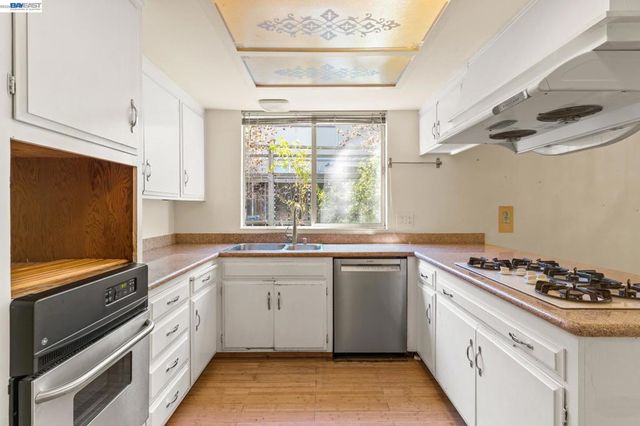 1350 Murchison Dr, Millbrae, CA 94030