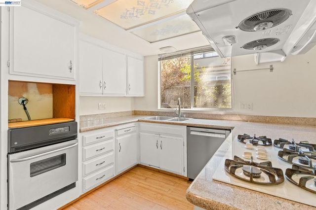 1350 Murchison Dr, Millbrae, CA 94030