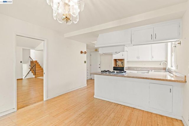 1350 Murchison Dr, Millbrae, CA 94030