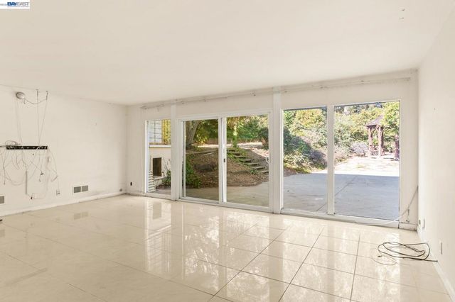 1350 Murchison Dr, Millbrae, CA 94030