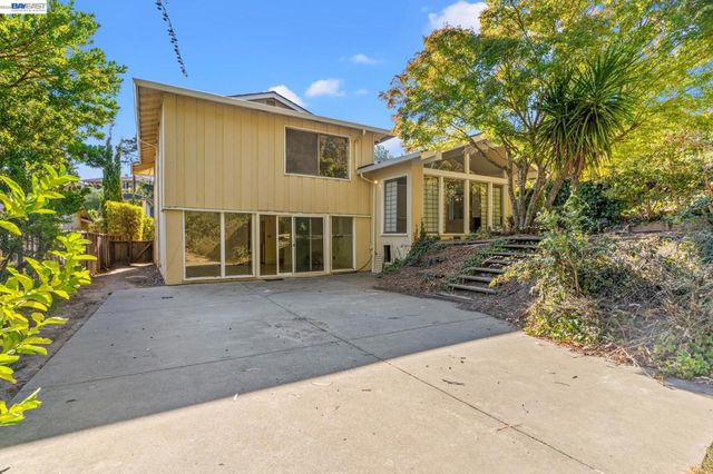 1350 Murchison Dr, Millbrae, CA 94030
