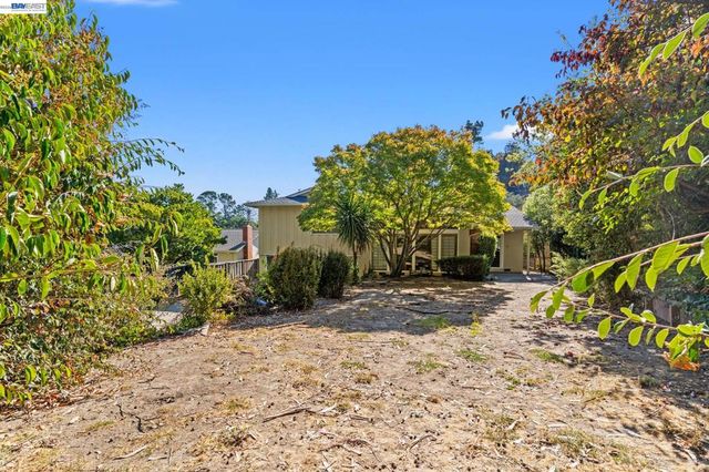 1350 Murchison Dr, Millbrae, CA 94030