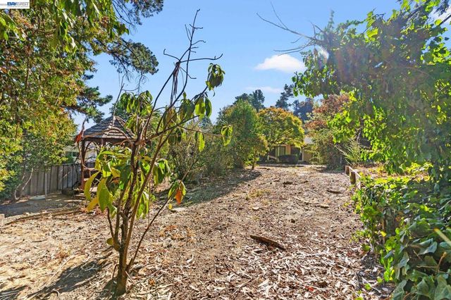 1350 Murchison Dr, Millbrae, CA 94030
