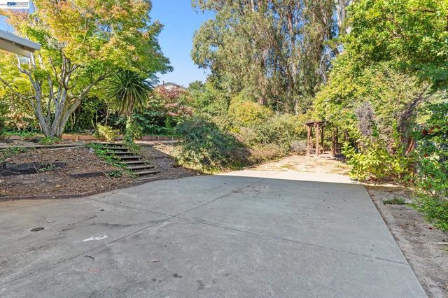 1350 Murchison Dr, Millbrae, CA 94030
