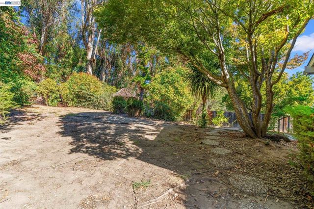 1350 Murchison Dr, Millbrae, CA 94030