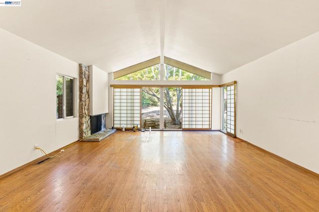 1350 Murchison Dr, Millbrae, CA 94030
