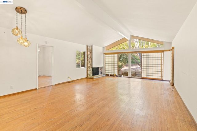 1350 Murchison Dr, Millbrae, CA 94030