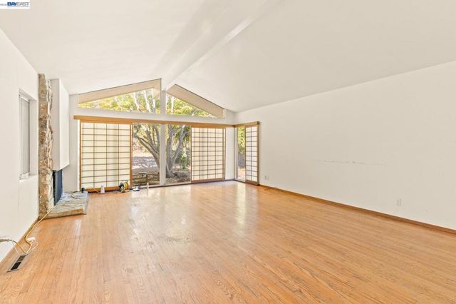 1350 Murchison Dr, Millbrae, CA 94030