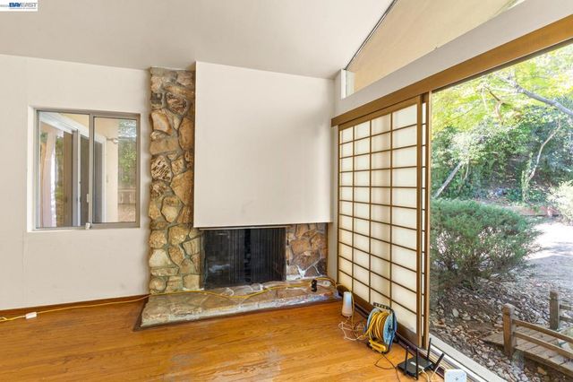 1350 Murchison Dr, Millbrae, CA 94030