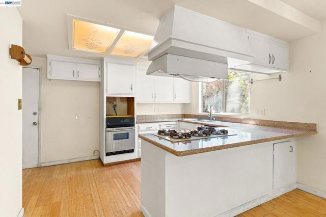 1350 Murchison Dr, Millbrae, CA 94030