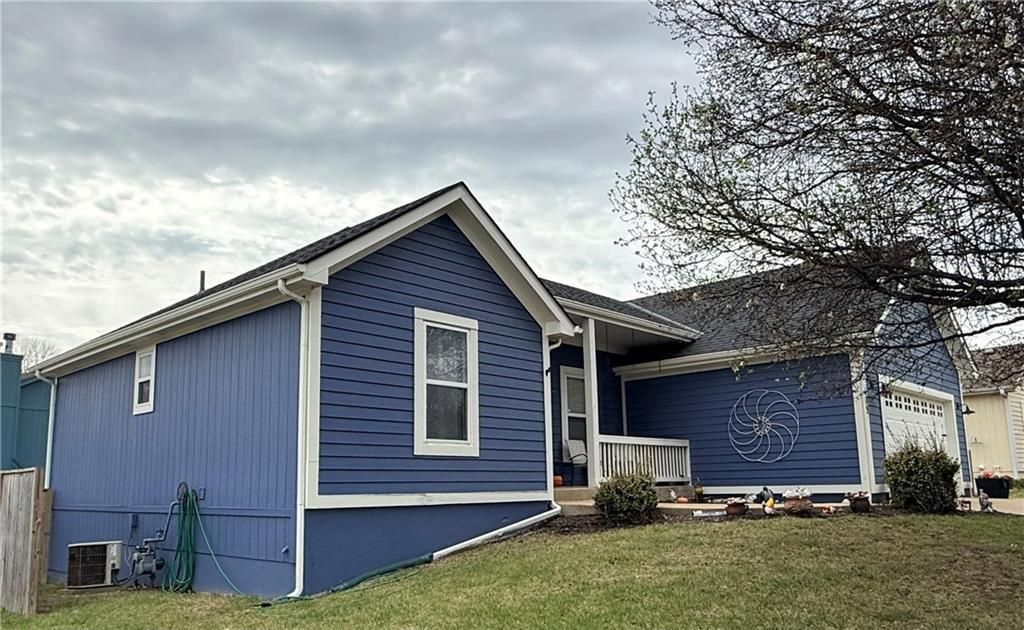 409 S Pumpkin Ridge Circle, Gardner, KS 66030