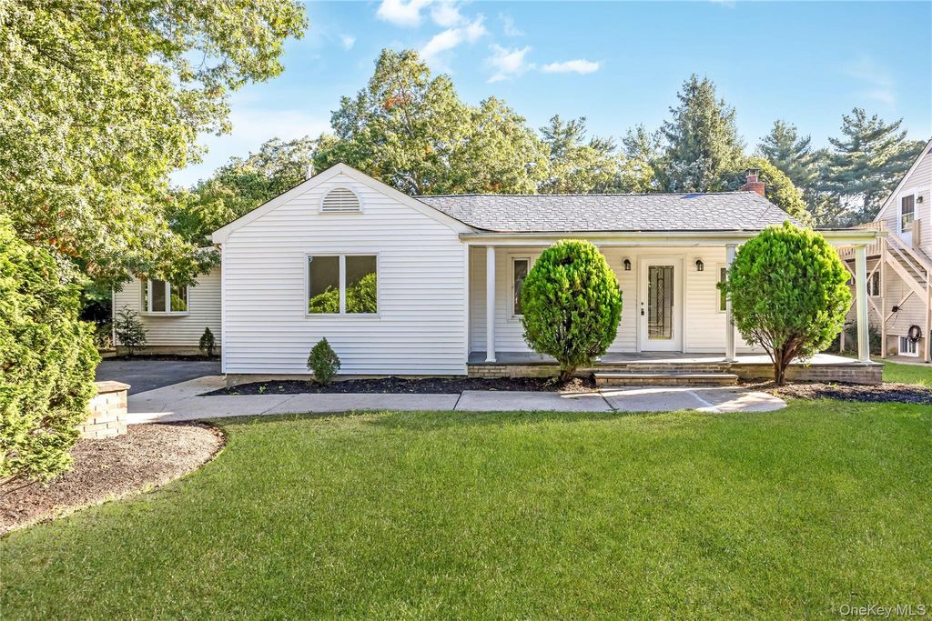52 Rexmere Avenue, Farmingville, NY 11738 — exterior