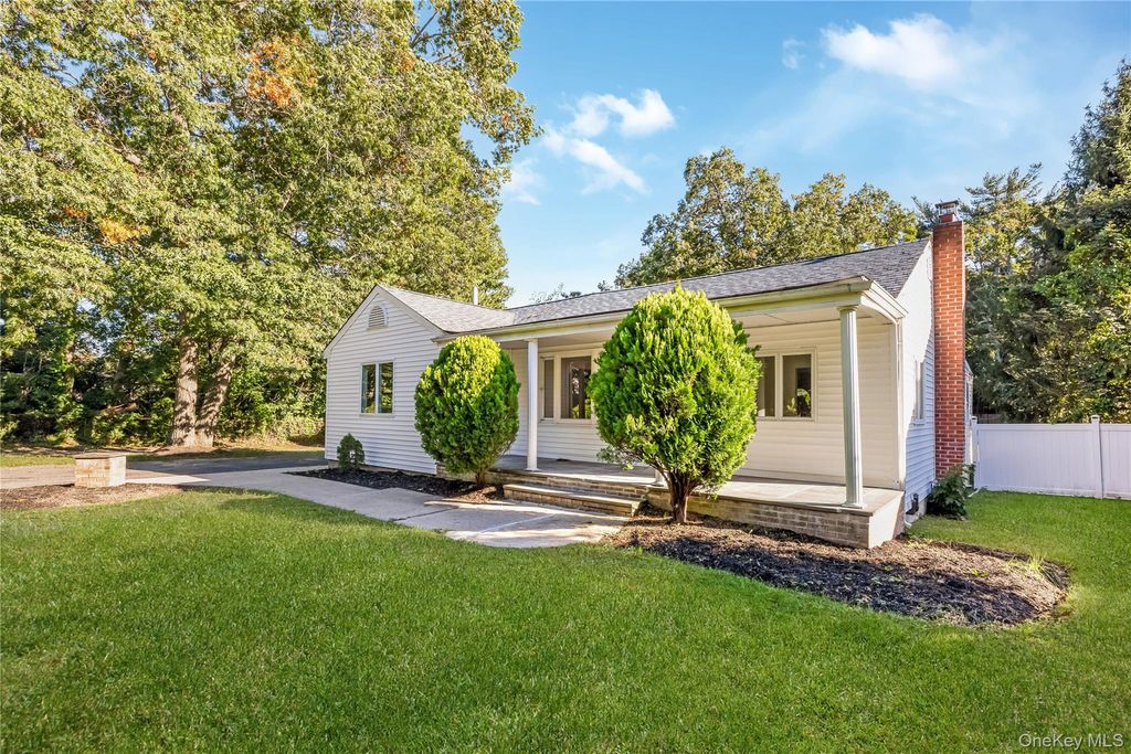 52 Rexmere Avenue, Farmingville, NY 11738 — photo 2