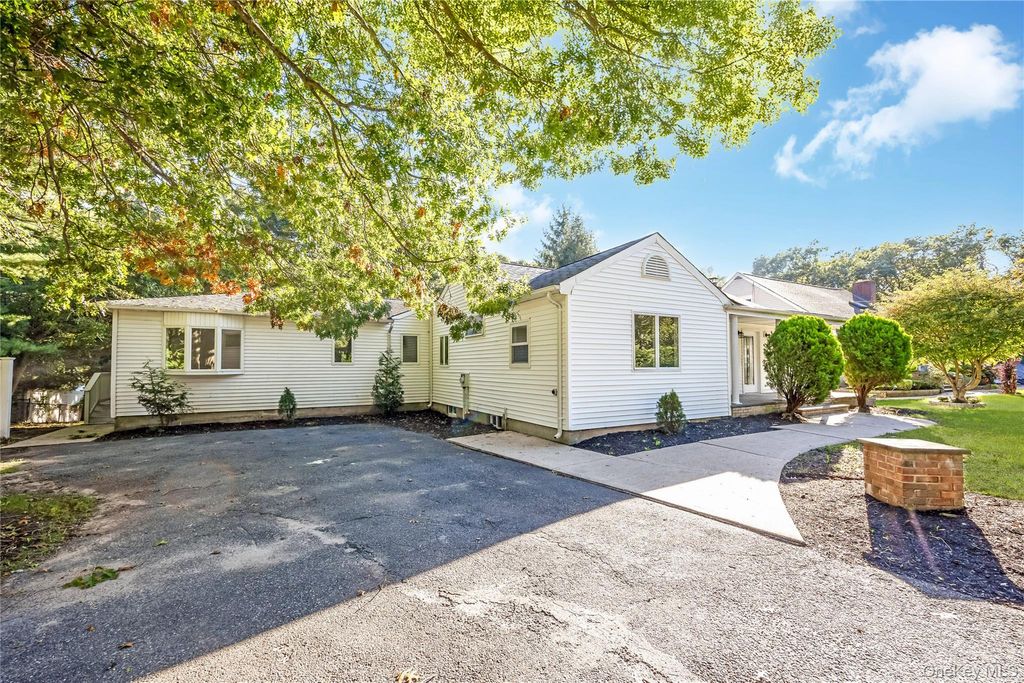 52 Rexmere Avenue, Farmingville, NY 11738 — photo 3