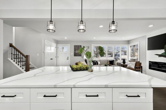 608 N Eastman Drive, Mount Prospect, IL 60056