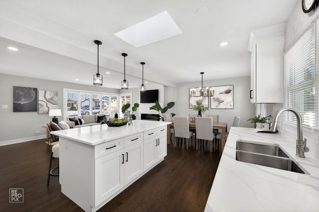 608 N Eastman Drive, Mount Prospect, IL 60056