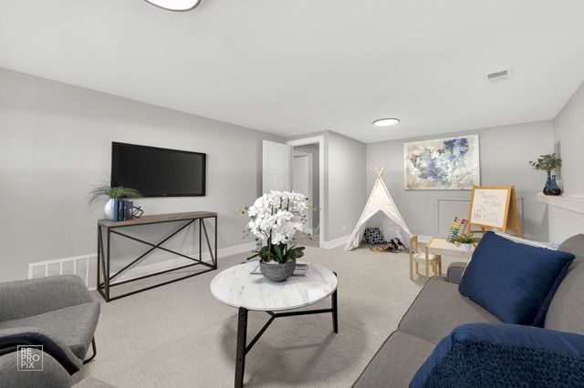 608 N Eastman Drive, Mount Prospect, IL 60056