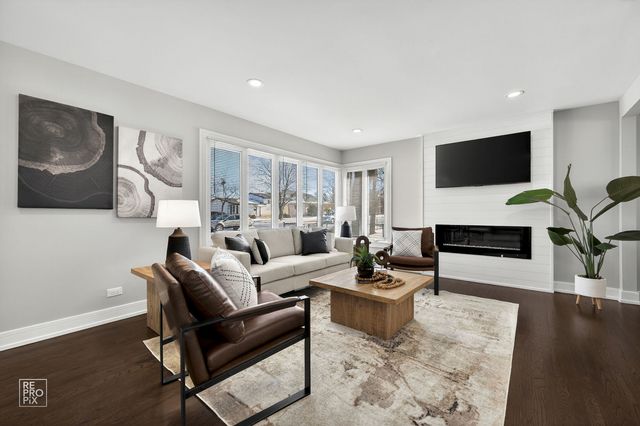 608 N Eastman Drive, Mount Prospect, IL 60056