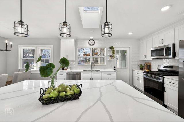 608 N Eastman Drive, Mount Prospect, IL 60056