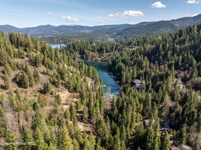 8563 N Rhapsody Ln, Hayden, ID 83835