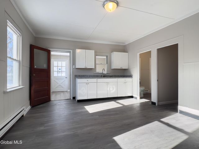 461 7th Avenue 461, Troy, NY 12182