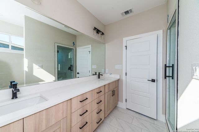 1618 W Lawndale Dr Unit 11, San Antonio, TX 78209