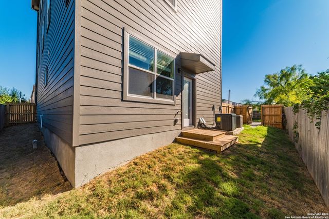 1618 W Lawndale Dr Unit 11, San Antonio, TX 78209