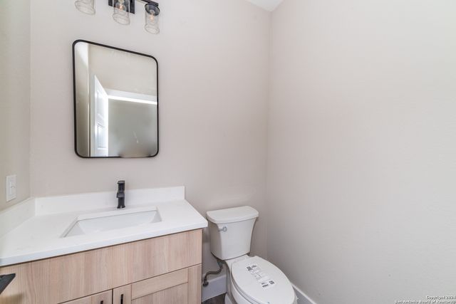 1618 W Lawndale Dr Unit 11, San Antonio, TX 78209