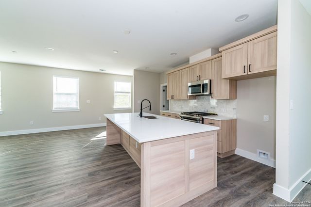 1618 W Lawndale Dr Unit 11, San Antonio, TX 78209