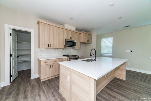 1618 W Lawndale Dr Unit 11, San Antonio, TX 78209