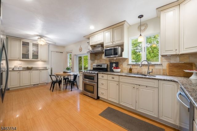 43 Chaucer Dr, Berkeley Heights Twp., NJ 07922